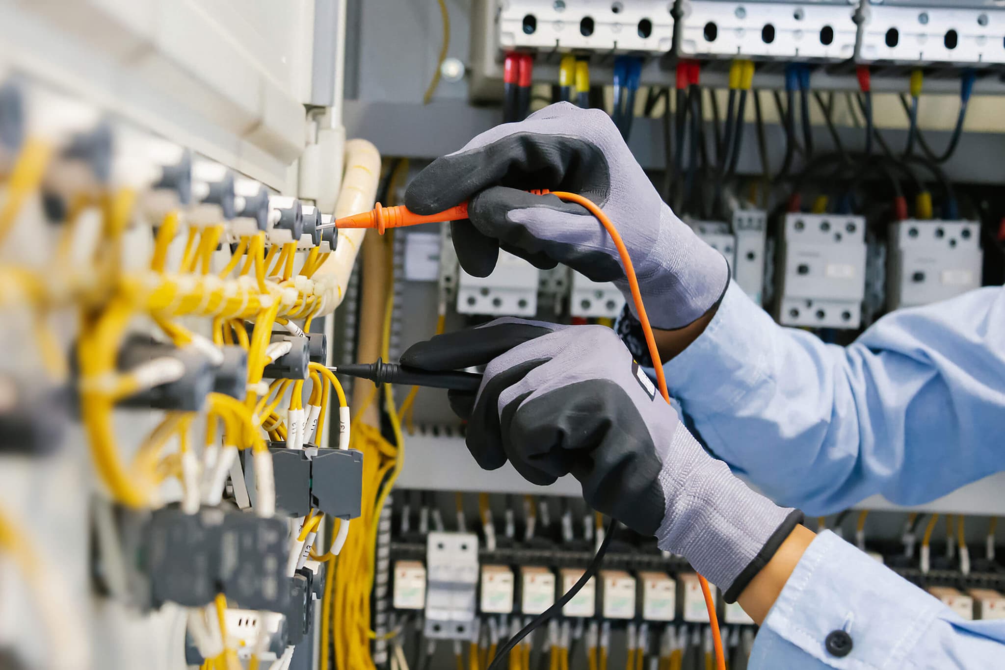 UVV Prüfung: Sorgenfrei arbeiten mit geprüften und sicheren Arbeitsplätzen