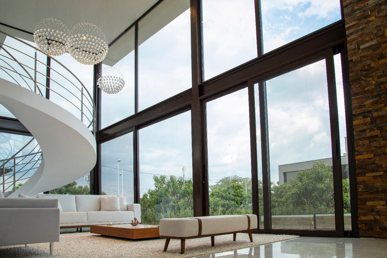 Moderne Fenster Krefeld: Glasbau West als Ihr Experte