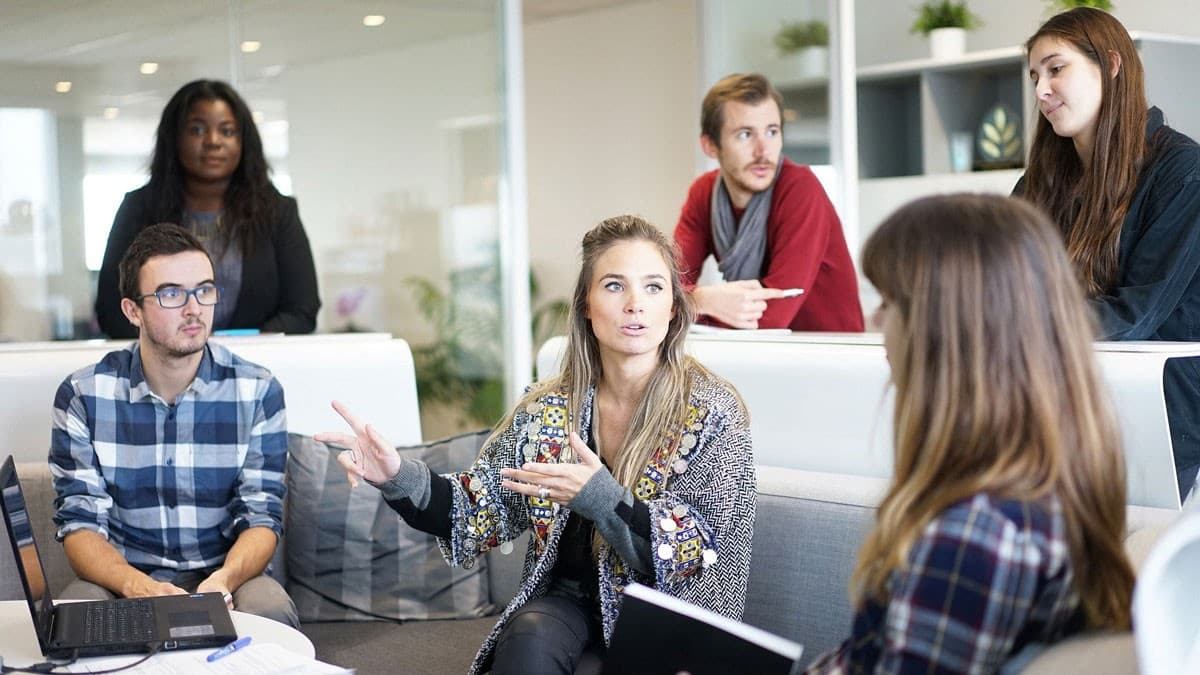 Internationale Fachkräfte erreichen Unternehmen durch Headhunter