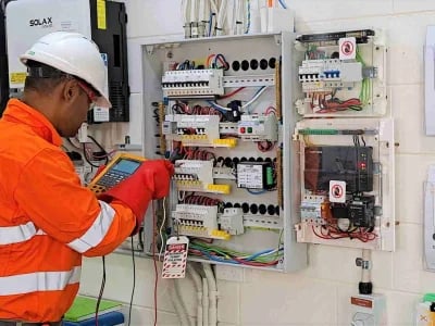 Warum Sie mit der richtigen UVV Prüfung die DGUV V3 Prüfung optimal für Ihre Sicherheit nutzen können