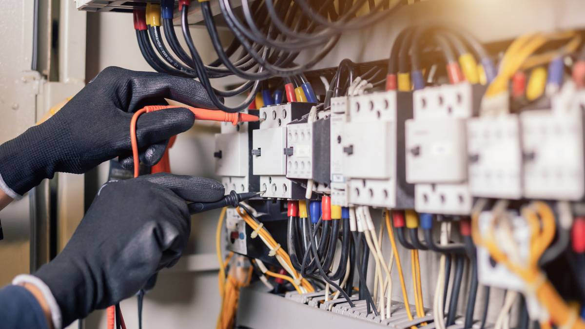 DGUV V3 Prüfung: Wie finde ich einen zertifizierten Prüfdienstleister?